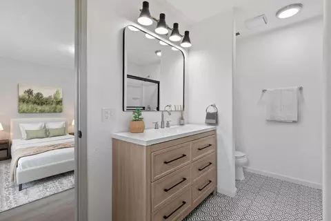 Bath - 796 E C St, Oakdale, CA 95361 photo 1 of 4