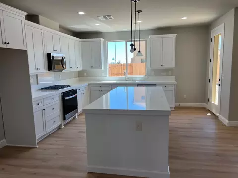 Kitchen - 8752 N Privado Ct, Hilmar, CA 95324 photo 4 of 5