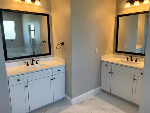 Bath - 8752 N Privado Ct, Hilmar, CA 95324 photo 2 of 5