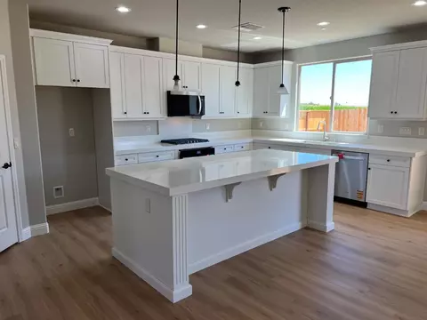 Kitchen - 8752 N Privado Ct, Hilmar, CA 95324 photo 5 of 5