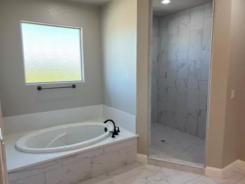 Bath - 8752 N Privado Ct, Hilmar, CA 95324 photo 4 of 5