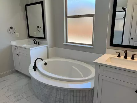 Bath - 8740 N Privado Ct, Hilmar, CA 95324 photo 6 of 6