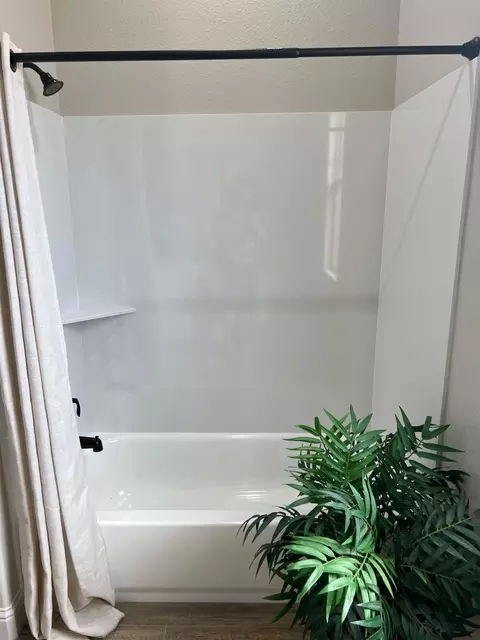 Bath - 8740 N Privado Ct, Hilmar, CA 95324 photo 2 of 6