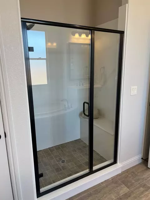 Bath - 8740 N Privado Ct, Hilmar, CA 95324 photo 4 of 6