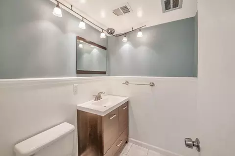 Bath - 6109 Via Casitas, Carmichael, CA 95608 photo 1 of 4