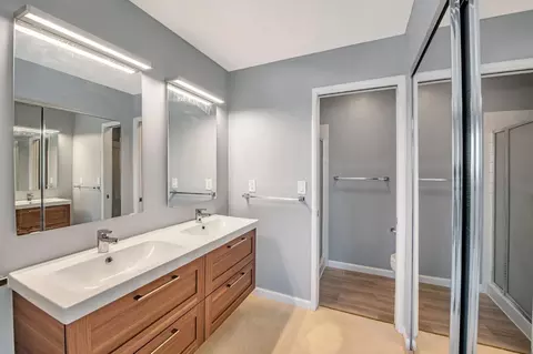 Bath - 6109 Via Casitas, Carmichael, CA 95608 photo 2 of 4