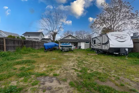 Exterior - 817 3rd St, Modesto, CA 95351 photo 6 of 7