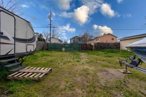 Exterior - 817 3rd St, Modesto, CA 95351 photo 5 of 7