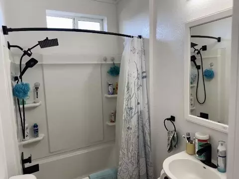 Bath - 817 3rd St, Modesto, CA 95351 photo 2 of 2