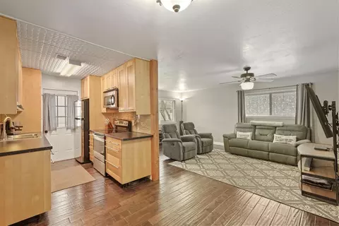9516 Emerald Park Dr #4, Elk Grove, CA 95624