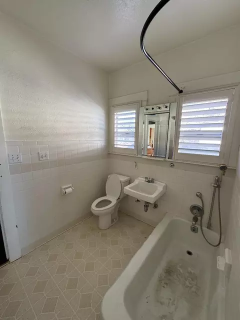 Bath - 617 Mitchell Ave, Turlock, CA 95380 photo 1 of 1