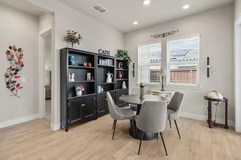 Dining - 4260 Eagle View Way, Folsom, CA 95630 photo 2 of 2