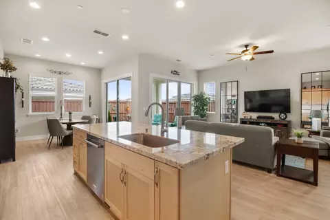 Kitchen - 4260 Eagle View Way, Folsom, CA 95630 photo 5 of 5