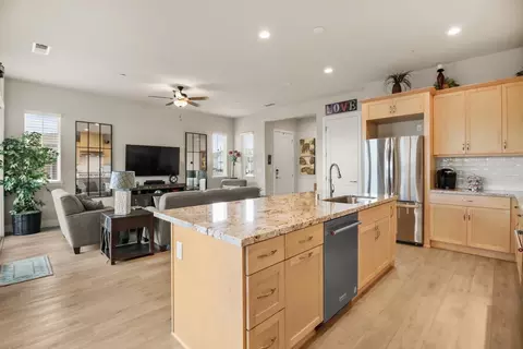 Kitchen - 4260 Eagle View Way, Folsom, CA 95630 photo 4 of 5