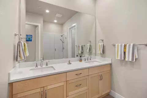 Bath - 4260 Eagle View Way, Folsom, CA 95630 photo 1 of 5
