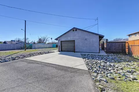 Exterior - 4350 Ardmore Ave, Olivehurst, CA 95961 photo 6 of 14