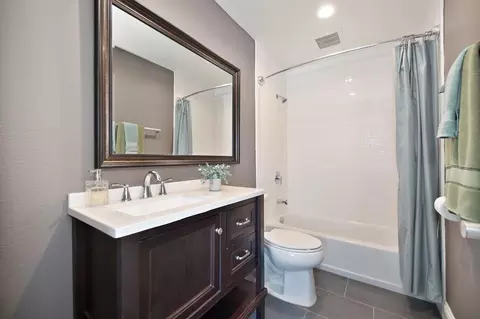 Bath - 4350 Ardmore Ave, Olivehurst, CA 95961 photo 2 of 2