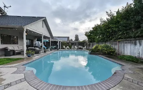Exterior - 1906 Peacock Dr, Turlock, CA 95382 photo 18 of 24