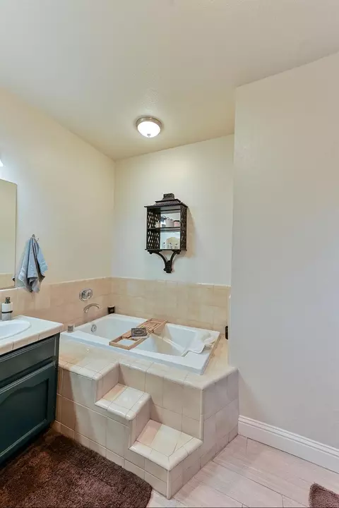 Bath - 1906 Peacock Dr, Turlock, CA 95382 photo 3 of 5