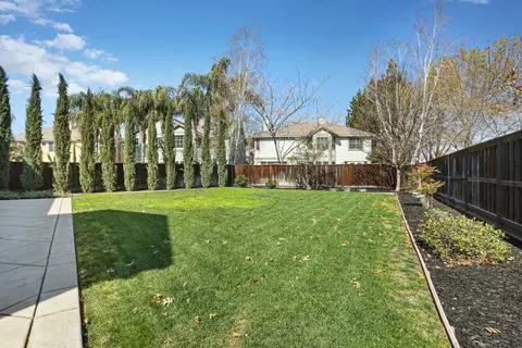 Exterior - 1033 Bear Pl, Tracy, CA 95304 photo 6 of 12