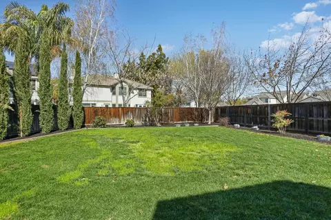 Exterior - 1033 Bear Pl, Tracy, CA 95304 photo 9 of 12