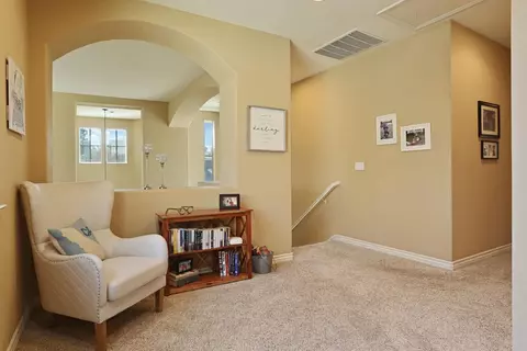 Entry Way - 1033 Bear Pl, Tracy, CA 95304 photo 5 of 8