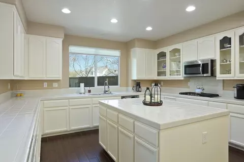 Kitchen - 1033 Bear Pl, Tracy, CA 95304 photo 4 of 4