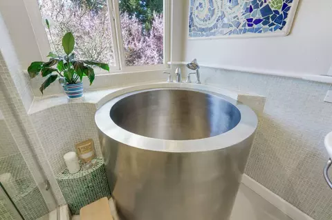 Bath - 2203 Bryce Ln, Davis, CA 95616 photo 5 of 6