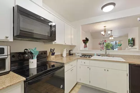 Kitchen - 2400 Eilers Ln #1406, Lodi, CA 95242 photo 2 of 3