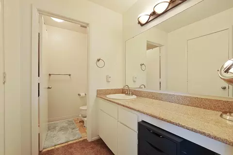 Bath - 2400 Eilers Ln #1406, Lodi, CA 95242 photo 1 of 2