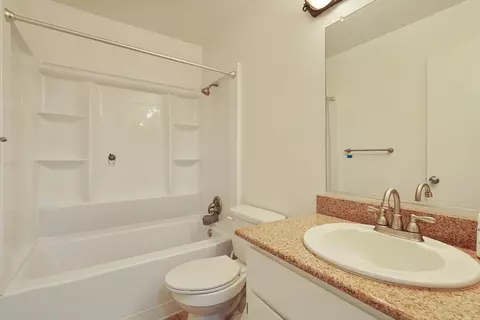 Bath - 2400 Eilers Ln #1406, Lodi, CA 95242 photo 2 of 2
