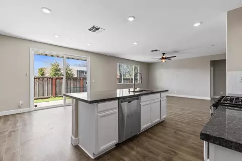 2085 Saffron Dr, Manteca, CA 95337 photo 13