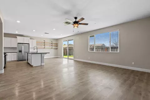 2085 Saffron Dr, Manteca, CA 95337 photo 9