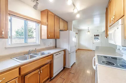 Kitchen - 3331 Taylor Rd, Loomis, CA 95650 photo 6 of 6
