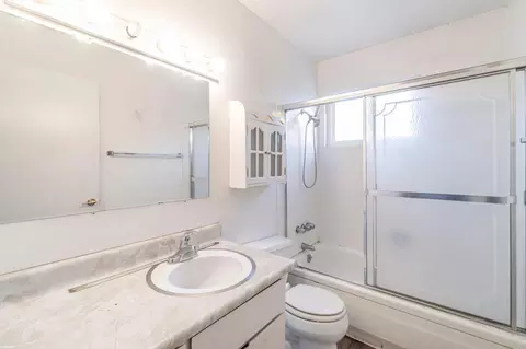 Bath - 3331 Taylor Rd, Loomis, CA 95650 photo 3 of 4