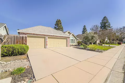 Exterior - 2708 Nora Ln, Modesto, CA 95355 photo 3 of 14