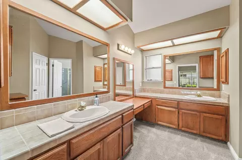 Bath - 2708 Nora Ln, Modesto, CA 95355 photo 1 of 4