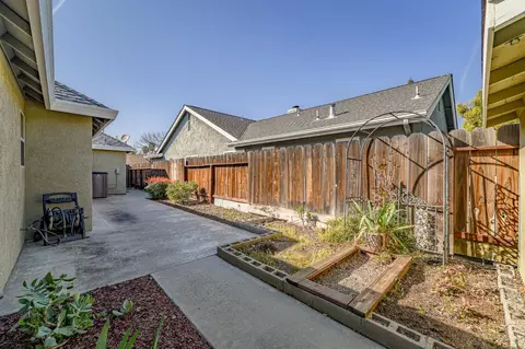 Exterior - 2708 Nora Ln, Modesto, CA 95355 photo 11 of 14