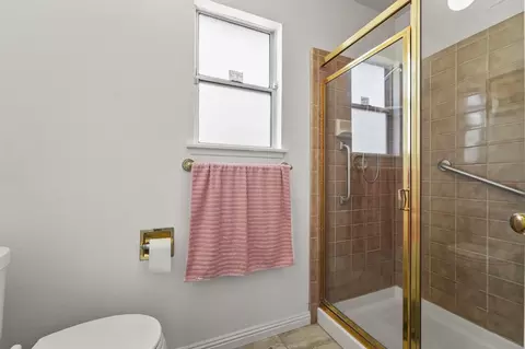 Bath - 2708 Nora Ln, Modesto, CA 95355 photo 3 of 4