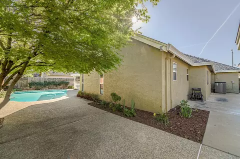 Exterior - 2708 Nora Ln, Modesto, CA 95355 photo 13 of 14