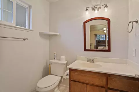 Bath - 333 Donner Dr, Lodi, CA 95240 photo 2 of 2