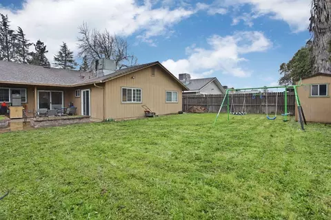 Exterior - 333 Donner Dr, Lodi, CA 95240 photo 5 of 5