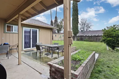 Exterior - 333 Donner Dr, Lodi, CA 95240 photo 4 of 5