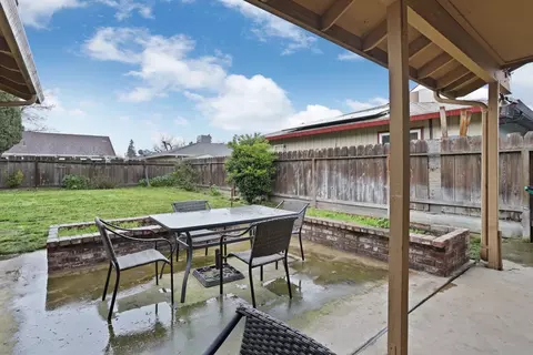 Exterior - 333 Donner Dr, Lodi, CA 95240 photo 3 of 5