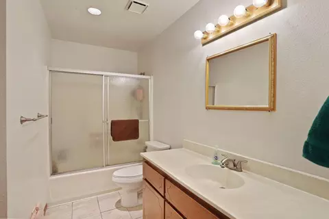 Bath - 333 Donner Dr, Lodi, CA 95240 photo 1 of 2