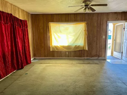 Living - 607 Kerr Ave, Modesto, CA 95354 photo 1 of 4