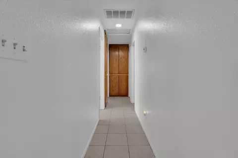 Entry Way - 405 J St, Modesto, CA 95351 photo 2 of 3