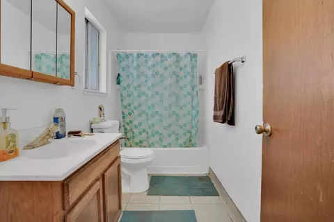 Bath - 405 J St, Modesto, CA 95351 photo 2 of 4