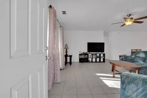 Entry Way - 405 J St, Modesto, CA 95351 photo 1 of 3