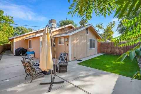 Exterior - 405 J St, Modesto, CA 95351 photo 4 of 6